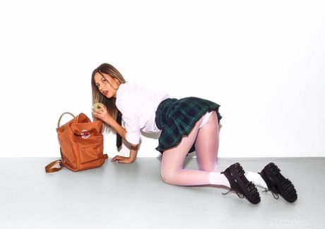 Страплез Алексис Кристал, Ребекка Вольпетти 4