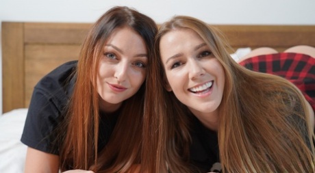 Лесбиянки Алексис Кристал и Кэти Роуз показывают свои голые задницы и пизды перед сексом 1