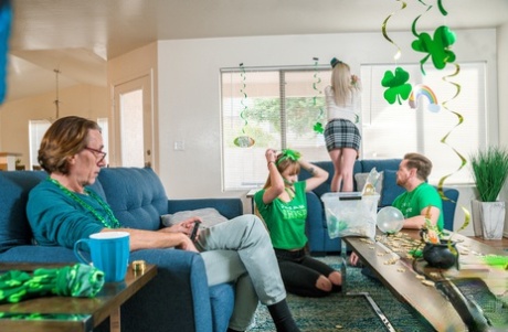 День святого Пэдди становится пикантным, когда близкие члены семьи собираются вчетвером 1
