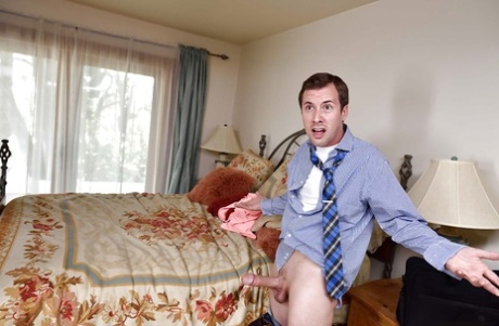 Пышногрудые мамочки Августа Эймс и Ава Аддамс кончают на огромные сиськи 4