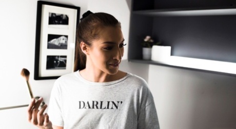 Девочки-подростки Кенна Джеймс и Белла Ролланд имеют свой первый лесбийский опыт 1