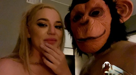 Бенефис обезьяны Блейк Блоссом 15