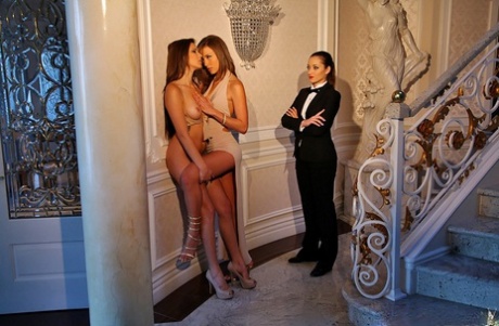 Великолепные красотки с соблазнительными формами увлекаются горячей лесбийской четверкой 4