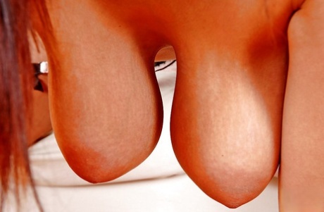 Сцена позирования грудастой милфы Джанны Майклс крупным планом 15