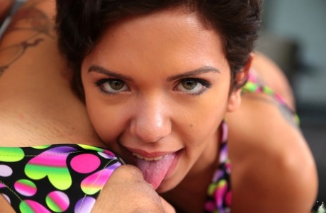 Латиноамериканских подростков в купальниках подцепили на пляже для горячего секса втроем 6