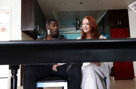 В межрасовом сексе участвует милфа-пума с большими сиськами Джанет Мейсон 2