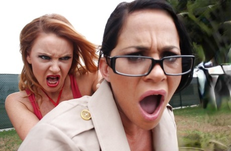 Великолепная красотка Саванна Стерн трахается с буккаке на лице 1