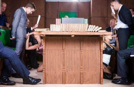 Офисные мамочки Жасмин Дже и Лулу сосут огромный член 2