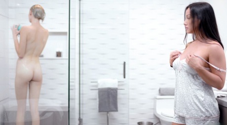 Девушки - ранние пташки, сцена 01 4