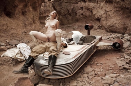 Порнозвезда косплея Дженнифер Уайт жестко трахает лысую пизду на улице 14