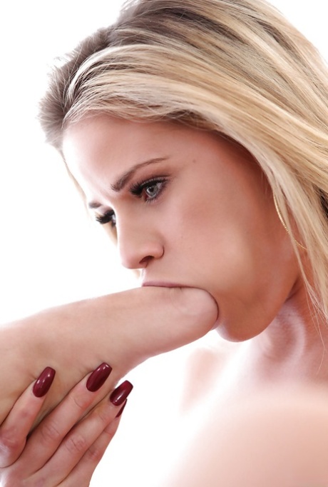 Молодые блондинки Джесса Роудс и Вайолет исследуют радости секса девушка с девушкой 10