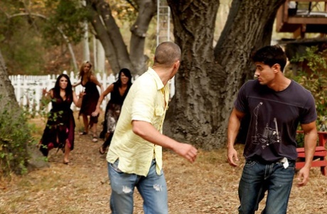 Красотка с большой грудью Алексис Бриз занимается диким жестким анальным сексом 3