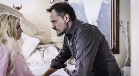 Худенькая блондинка Кензи Ривз щеголяет спермой после жесткого секса со своим отчимом 5