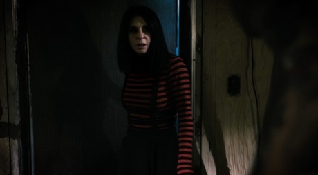 Три девушки доставляют удовольствие друг другу, когда их не трахает их приятель 13