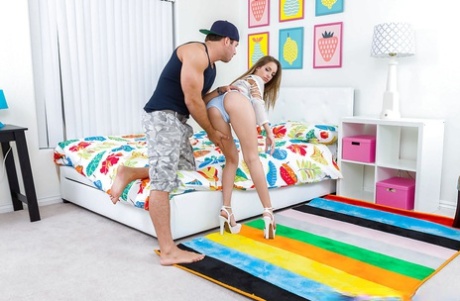 Длинноногая порнозвезда Кимми Грейнджер демонстрирует крошечные сиськи, трахаясь с большим членом 2