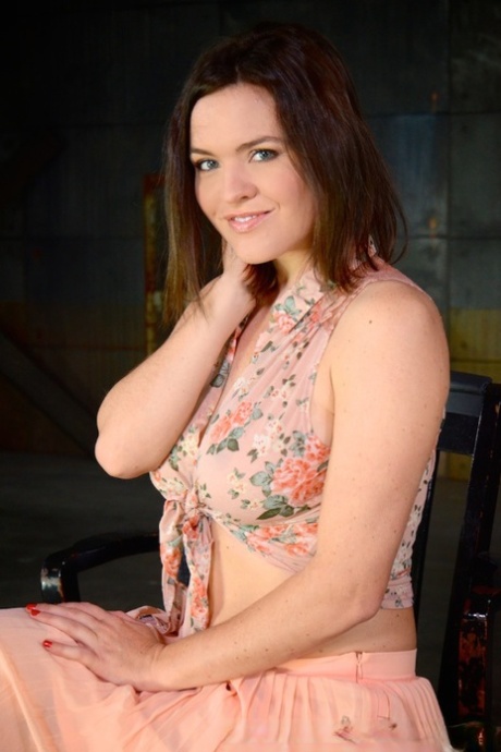 Рабыню Крисси Линн с завязанными глазами заставили заглатывать член во время траха 2