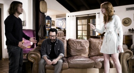 Натуральная рыжеволосая Лейси Леннон занимается сексом на кровати со своей целующейся кузиной 5