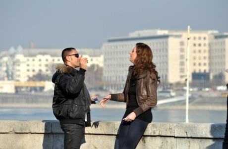 Зрелая женщина позволяет незнакомцу связать ее и жестко трахнуть в задницу 2