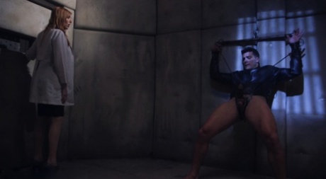 Лорен Филлип связывает и трахает невменяемый пациент-преступник 2