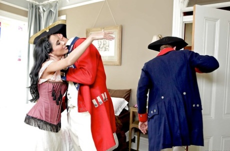 Потрясающая Лела Стар находится под арестом, но она предпочитает сексуальное наказание 9