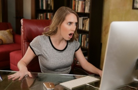 Массаж девушки с девушкой в мгновение ока превращается в лесбийский секс 1