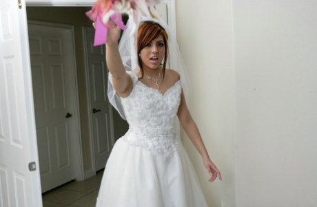 Грудастая милфа-членососка Лиза Энн делает минет и занимается диким сексом 16