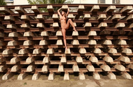 Смотрите 4 Грязных взгляда красавицы 8