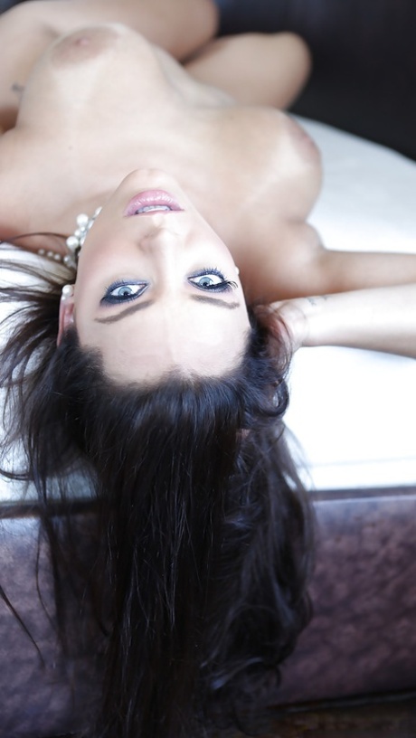 Выдающаяся зрелая шлюха Лайза Дель Сьерра позирует как на развороте 13