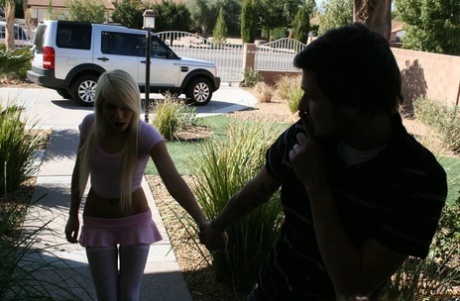 Молоденькая красотка в чулках Мэдисон Айви жестко трахается с твердым членом 1