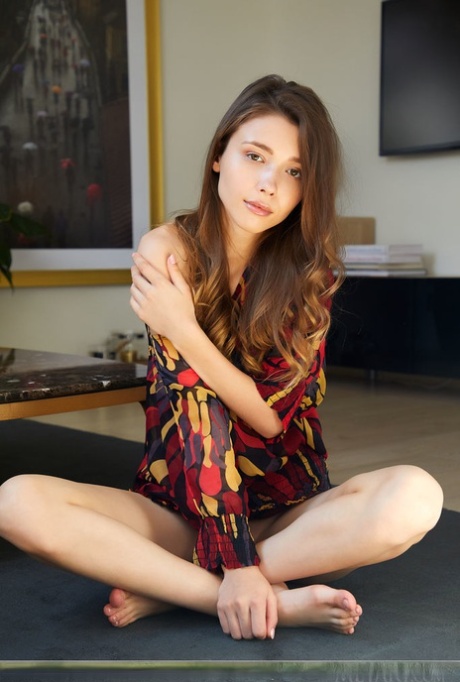 Симпатичная молоденькая Мила Азул щеголяет в юбке без трусиков, прежде чем позировать полностью обнаженной 4