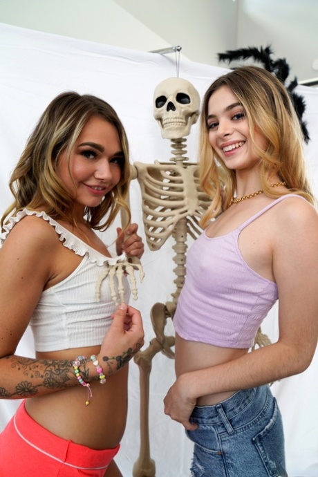 Молли Литтл и Миа Кей вовсю украшают дом к Хэллоуину, когда 2