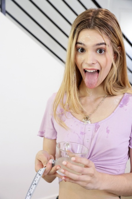 Молодые девушки Хлоя Капри и Молли Литтл соблазняют своего сводного брата-мужчину 7