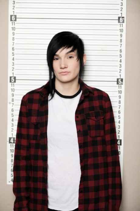 Различные девушки лесбиянки трахаются и целуют языком девушек-единомышленниц 11