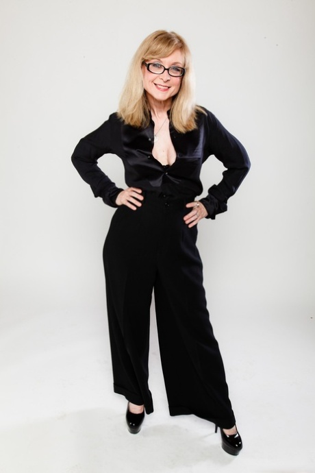 Знаменитая порнозвезда Нина Хартли позирует обнаженной с порнозвездой мужского пола Шоном Майклзом 4