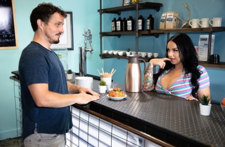 Пышная брюнетка Пейтон Пресли занимается сексом со своим другом-мужчиной после завтрака 5