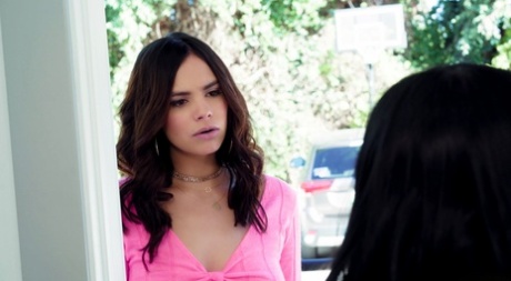 Британские девушки Пэйтон Пресли и Кулеана принимают участие в своем первом лесбийском опыте 1