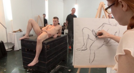 Грудастая рыжеволосая Пенни Пакс подвешена на веревках во время секса на публике 4