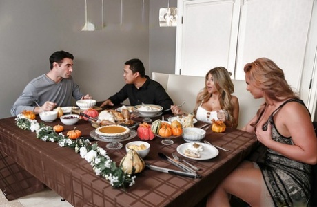 Грудастые порнозвезды Кайла Кайден и Феникс Мари занимаются сексом втроем 1