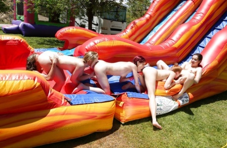 Обнаженные девушки достают секс-игрушки для группового секса всех девушек на водной горке 7