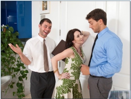 Настоящий сумасшедший трах сисек милфы и групповой секс с Алией Джанин 2