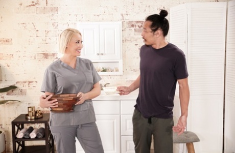 Массаж Нуру - угощение моего дяди, сцена 01 2