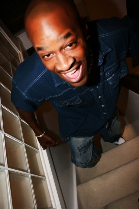 Толстая домохозяйка с большими сиськами изменяет с Чёрный хуй 1