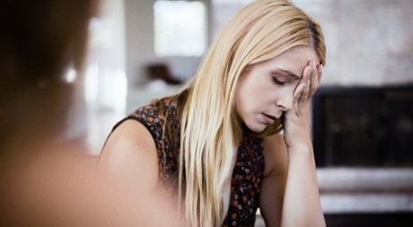 Беременная жена застает мужа за сексом со своей падчерицей 3